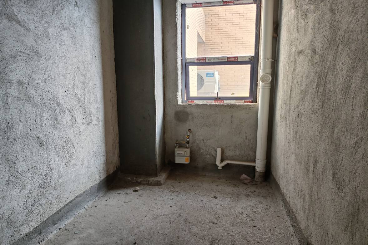 盛世时代广场  3室2厅2卫    79.8万 盛世时代广场  3室2厅2卫    79.8万客厅