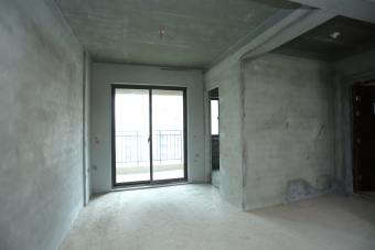 旗滨公园里  4室2厅2卫   75.00万