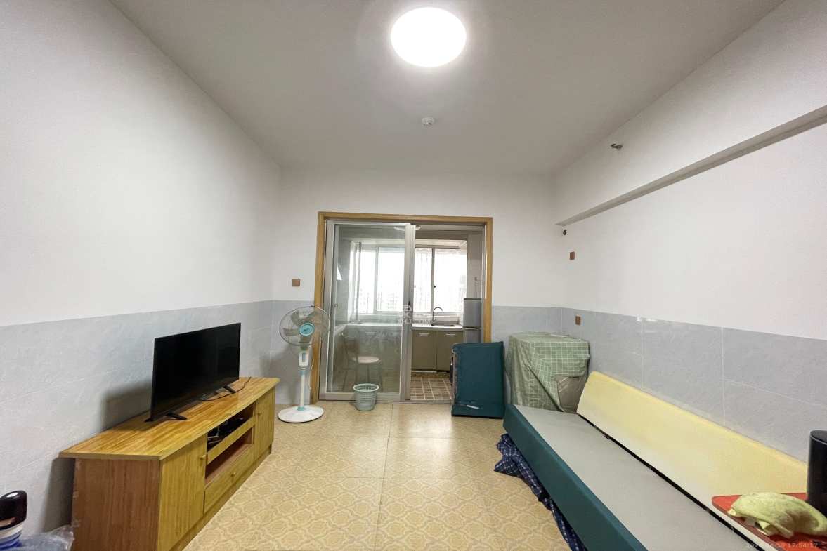 观湖公寓  1室1厅1卫    1600.0元/月室内图1
