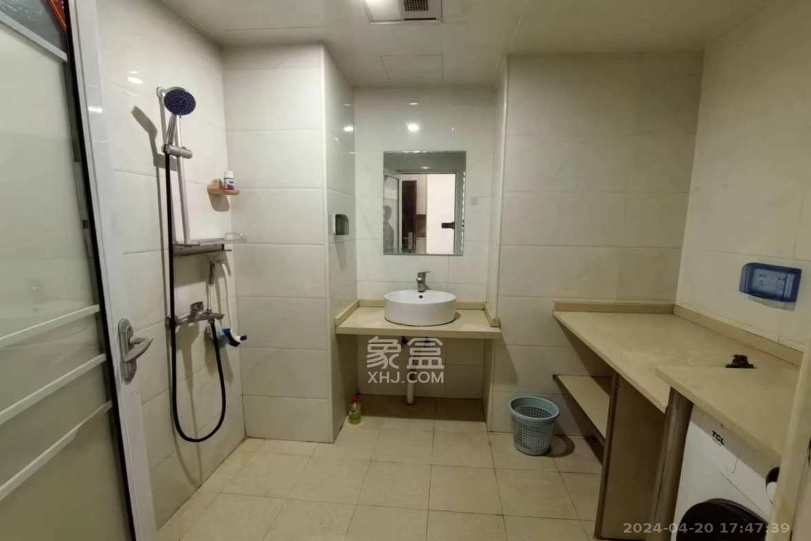 荣盛花语馨苑  1室1厅1卫    1600.0元/月 荣盛花语馨苑  1室1厅1卫    1600.0元/月室内图