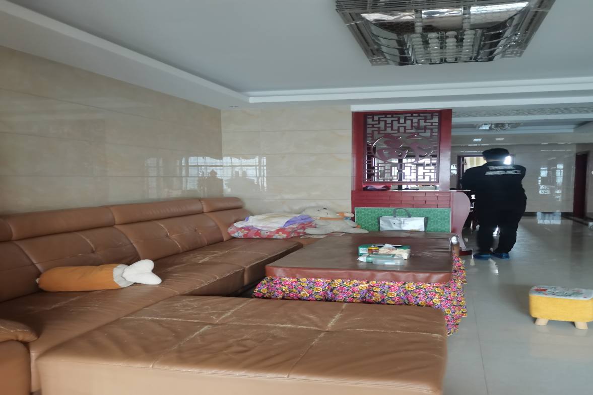 龙泰熙城  4室2厅2卫    75.0万客厅