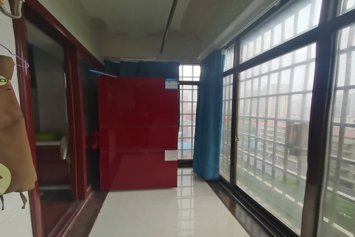 龙泰熙城  4室2厅2卫    75.0万客厅