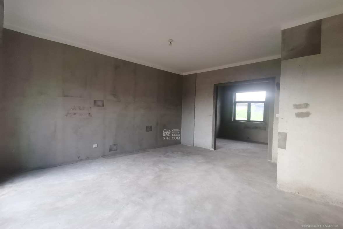 中建昭山印象  5室2厅2卫   460.00万客厅