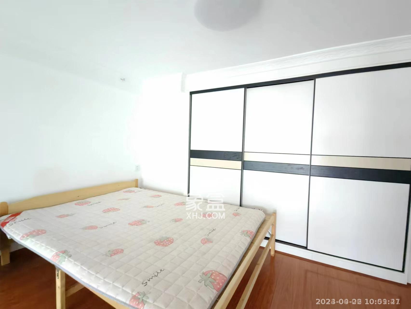 华润置地广场二期  2室1厅1卫    2000.0元/月