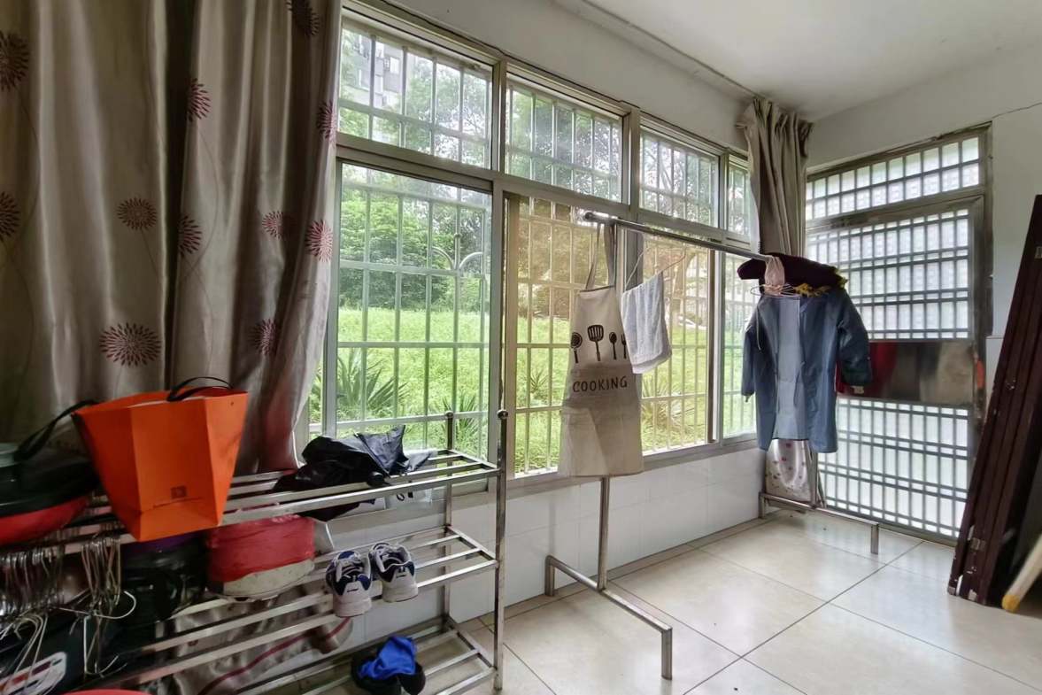 银色现代城  4室2厅2卫   57.00万室内图