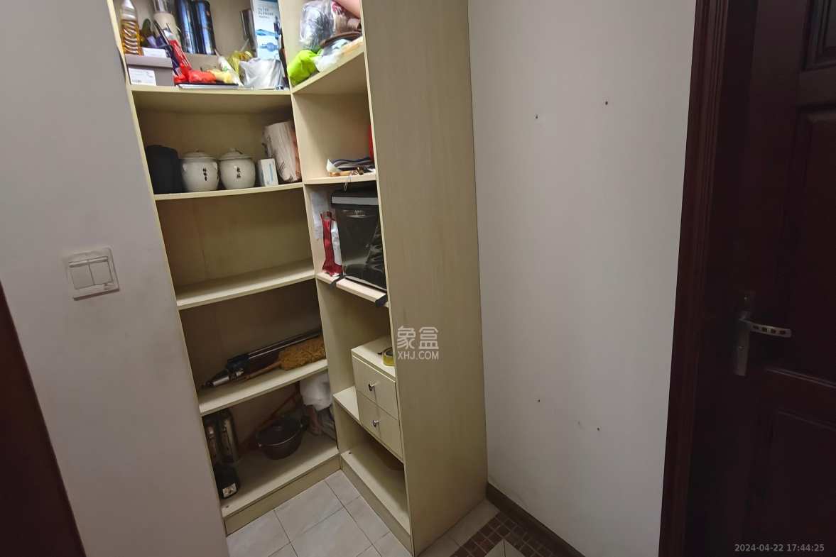 绿城桂花城  4室2厅2卫   3600.00元/月室内图