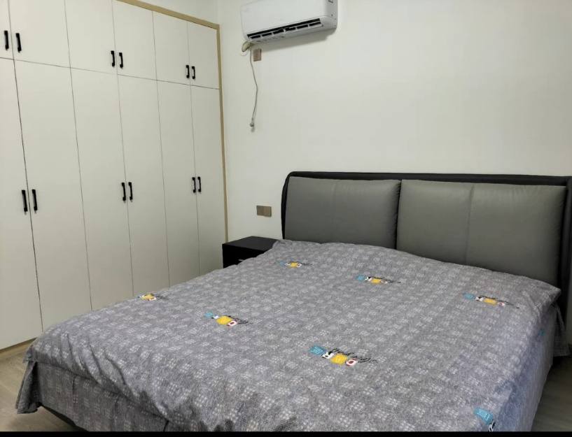 大同沁园  4室2厅2卫   81.80万客厅