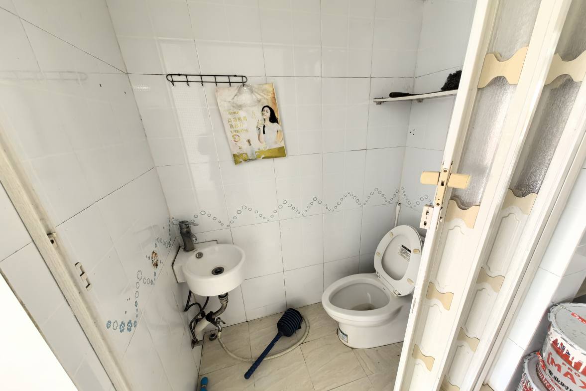 盛仕公馆 2室1厅1卫 99.0万 盛仕公馆 2室1厅1卫 99.0万卫生间