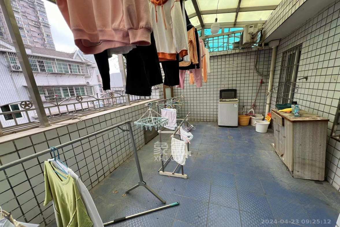 五一新村安置小区(永定社区、永兴社区、永祥社区) 5室2厅2卫 2200.0元/月 五一新村安置小区(永定社区、永兴社区、永祥社区) 5室2厅2卫 2200.0元/月室内图