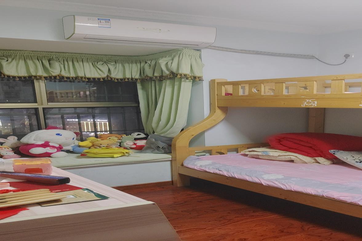 百弘帝景  3室2厅2卫    68.8万 百弘帝景  3室2厅2卫    68.8万客厅