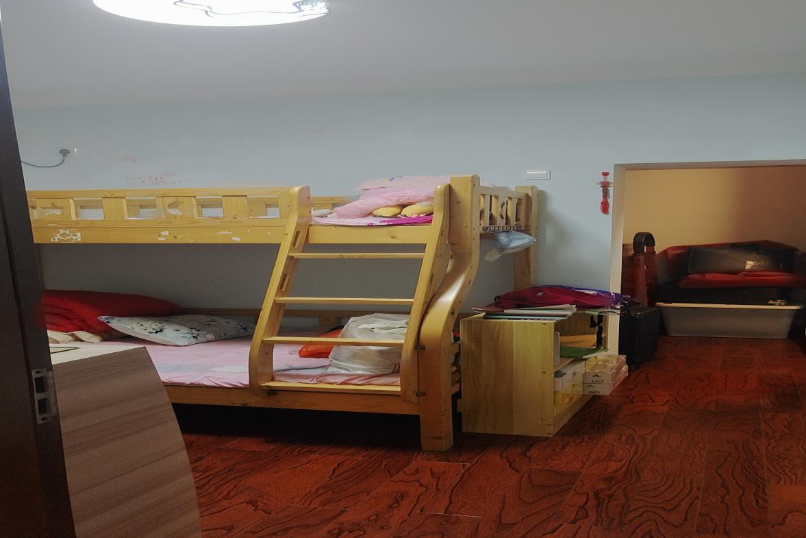 百弘帝景  3室2厅2卫    68.8万 百弘帝景  3室2厅2卫    68.8万客厅