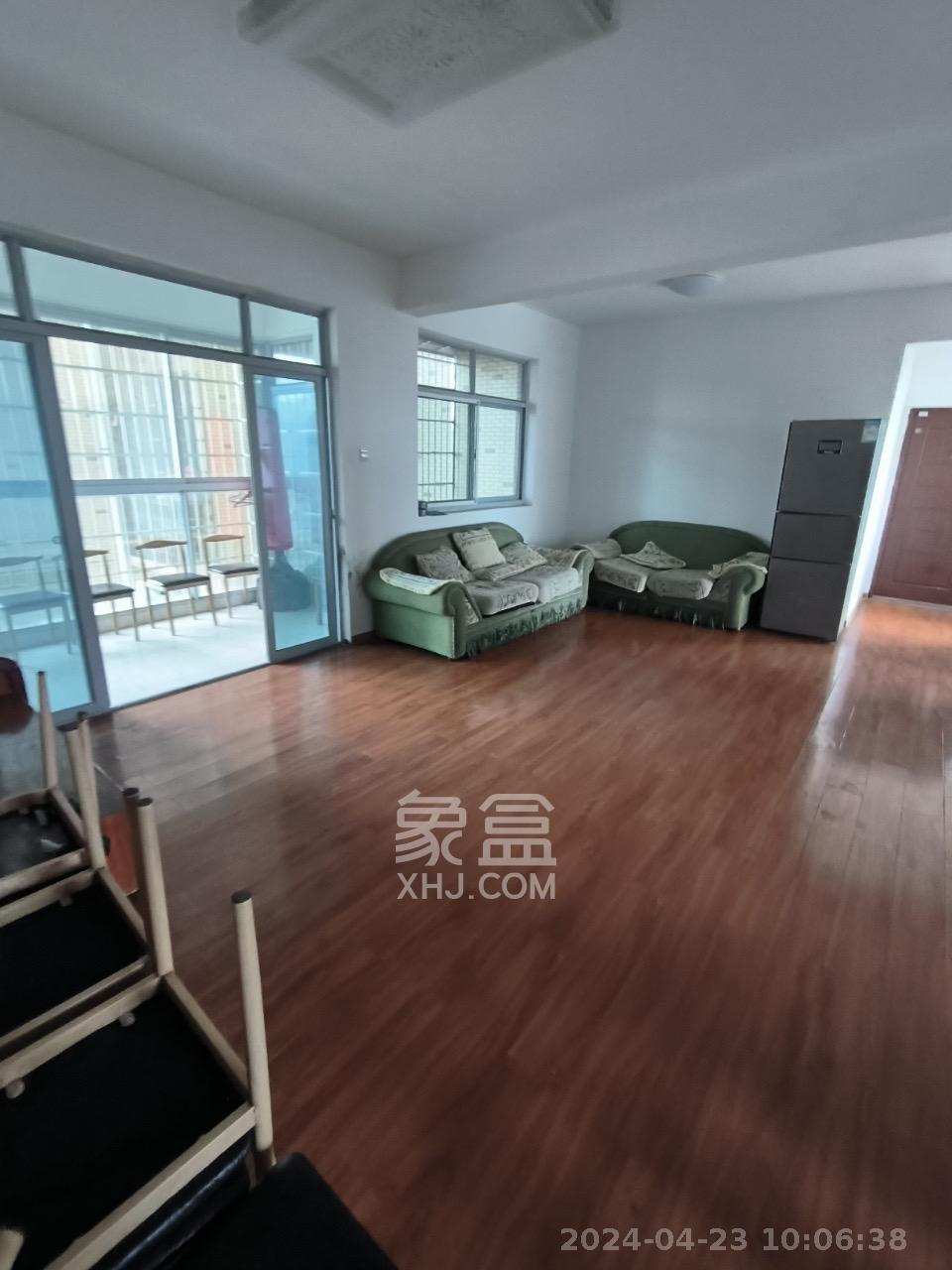 天天向上  3室2厅1卫    2600.0元/月室内图