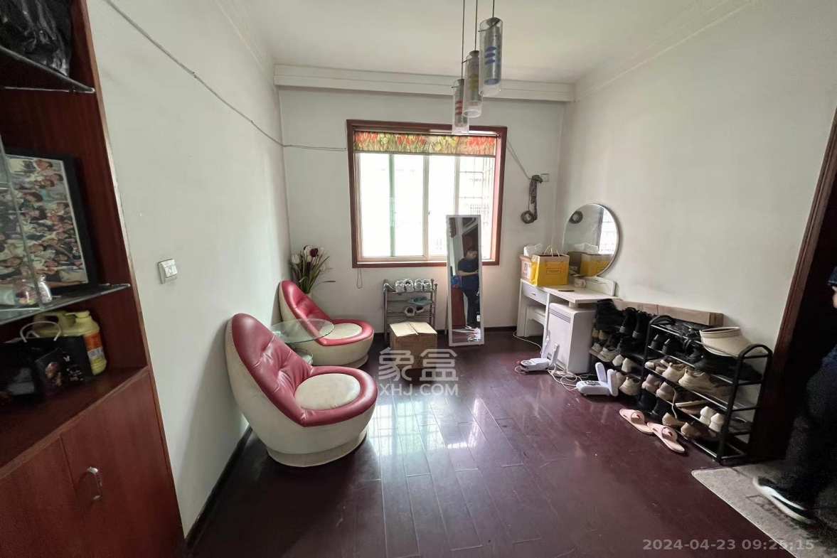 五一新村安置小区(永定社区、永兴社区、永祥社区) 5室2厅2卫 2200.0元/月 五一新村安置小区(永定社区、永兴社区、永祥社区) 5室2厅2卫 2200.0元/月室内图