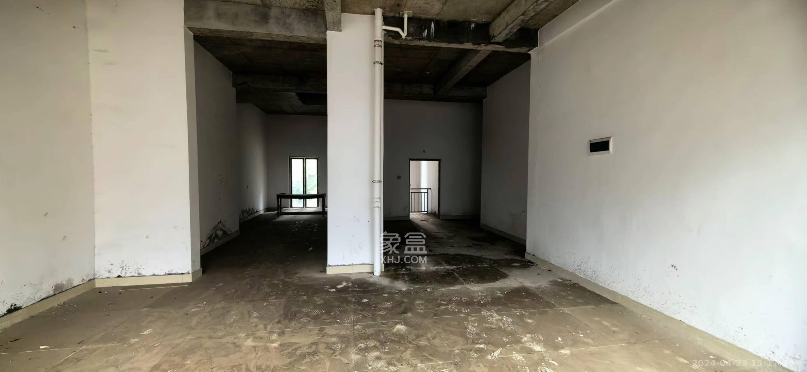 荣盛花语城   179.07㎡      6700.0元/月室内图