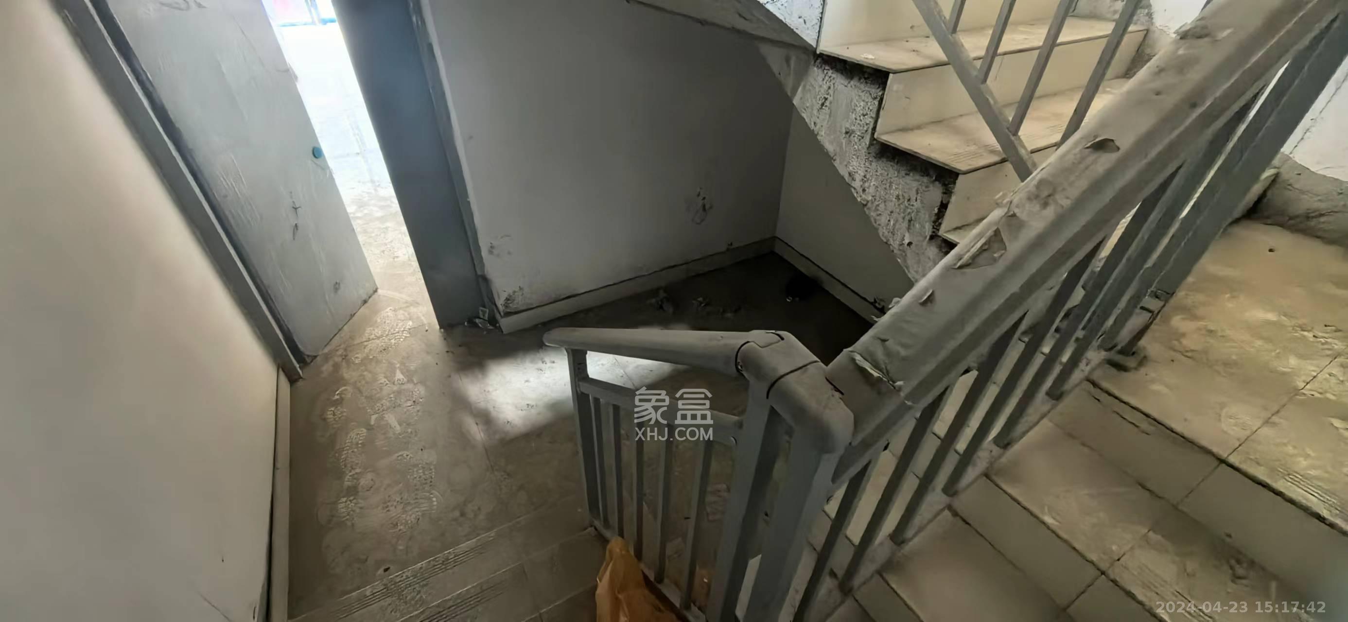 荣盛花语城   179.07㎡      6700.0元/月室内图