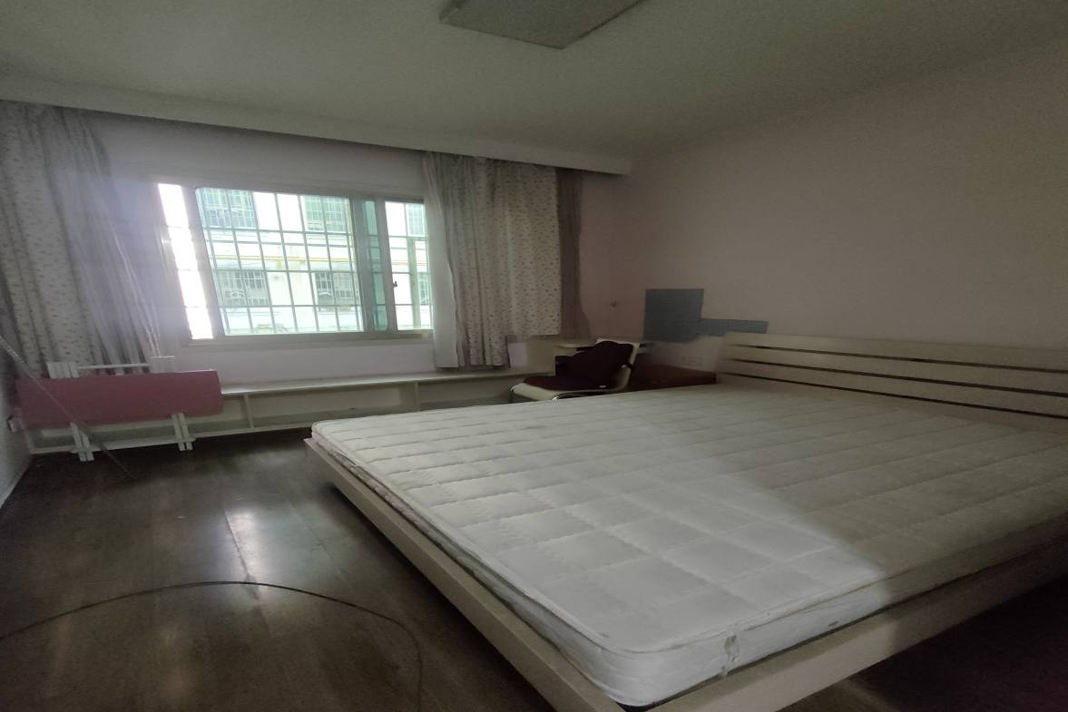 名牌大厦  3室2厅2卫    2000.0元/月室内图