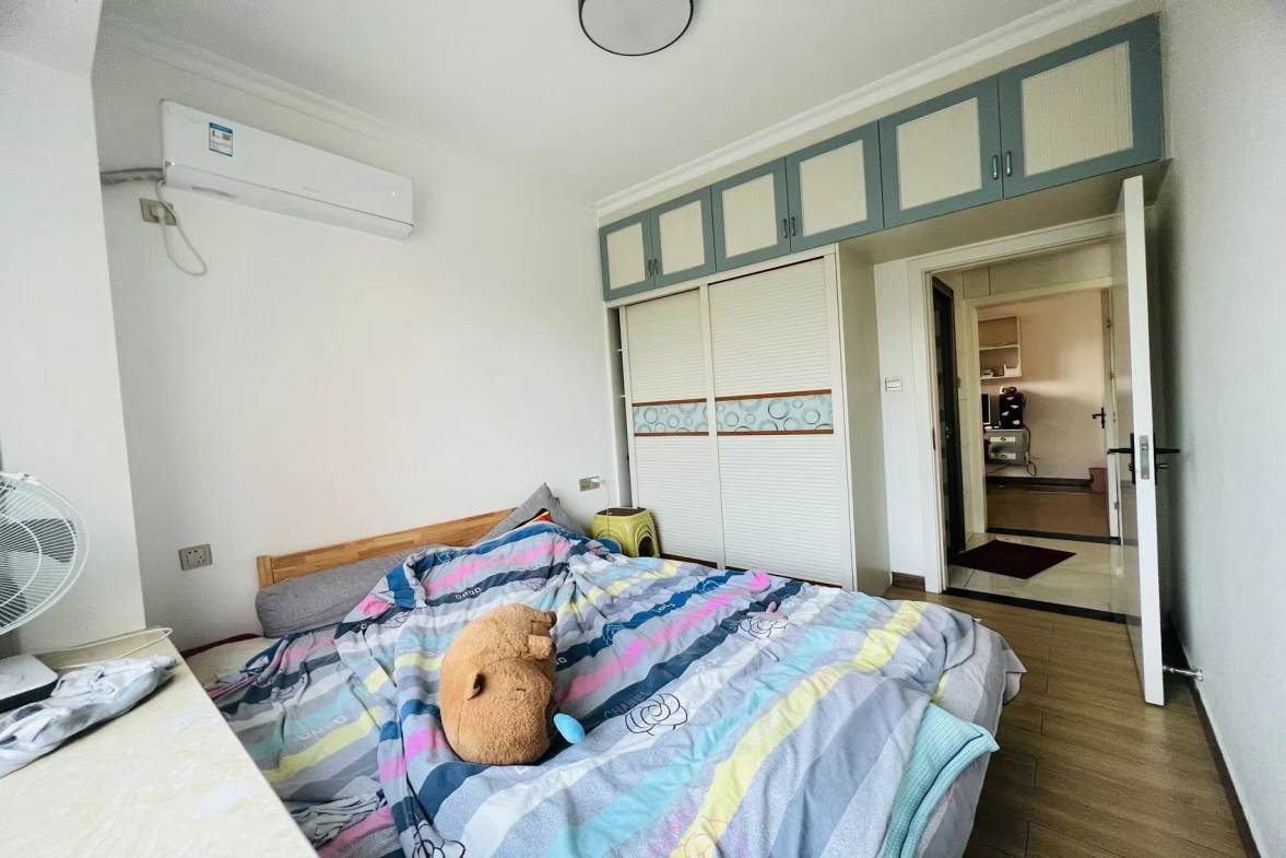 百弘学府城  3室2厅2卫    1800.0元/月室内图