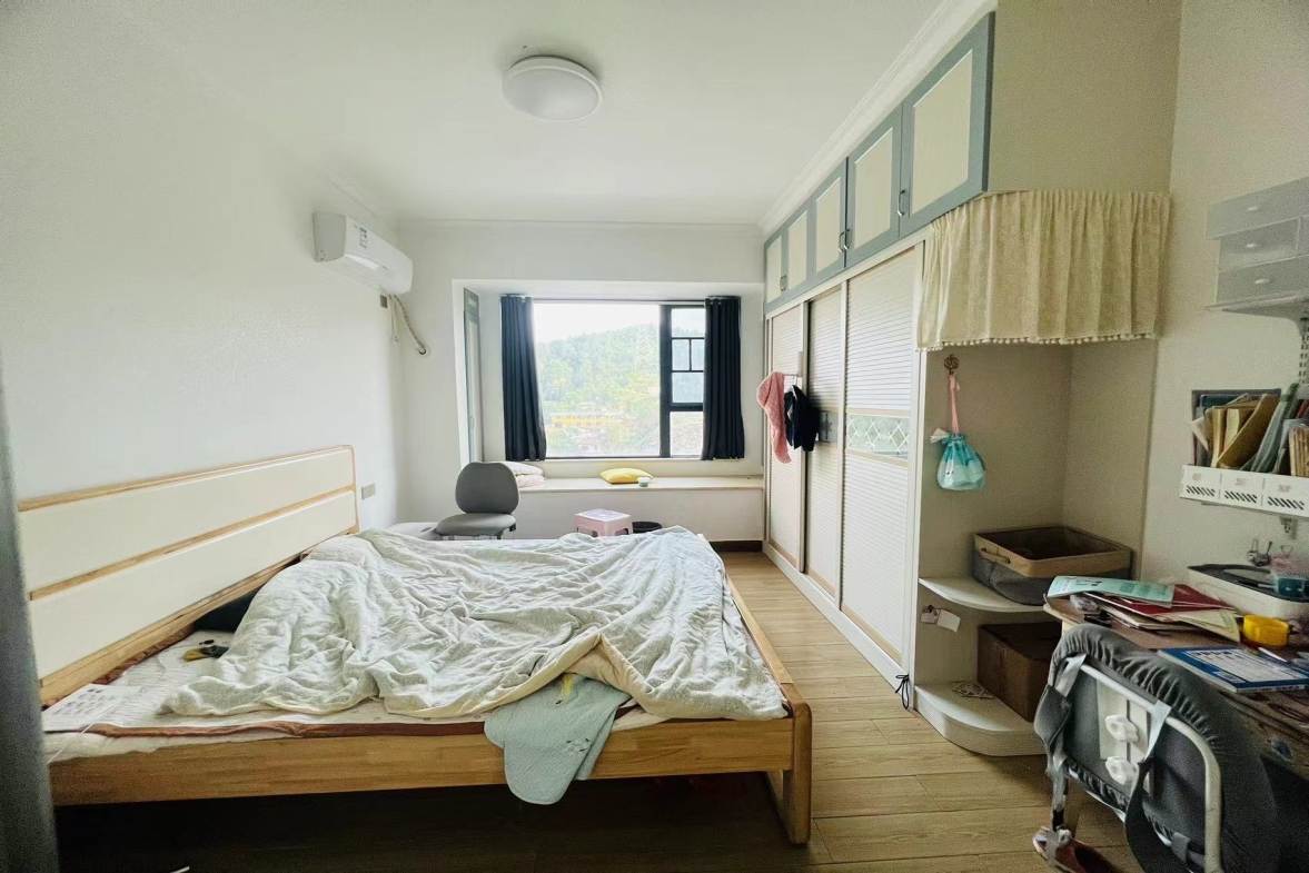 百弘学府城  3室2厅2卫    1800.0元/月室内图