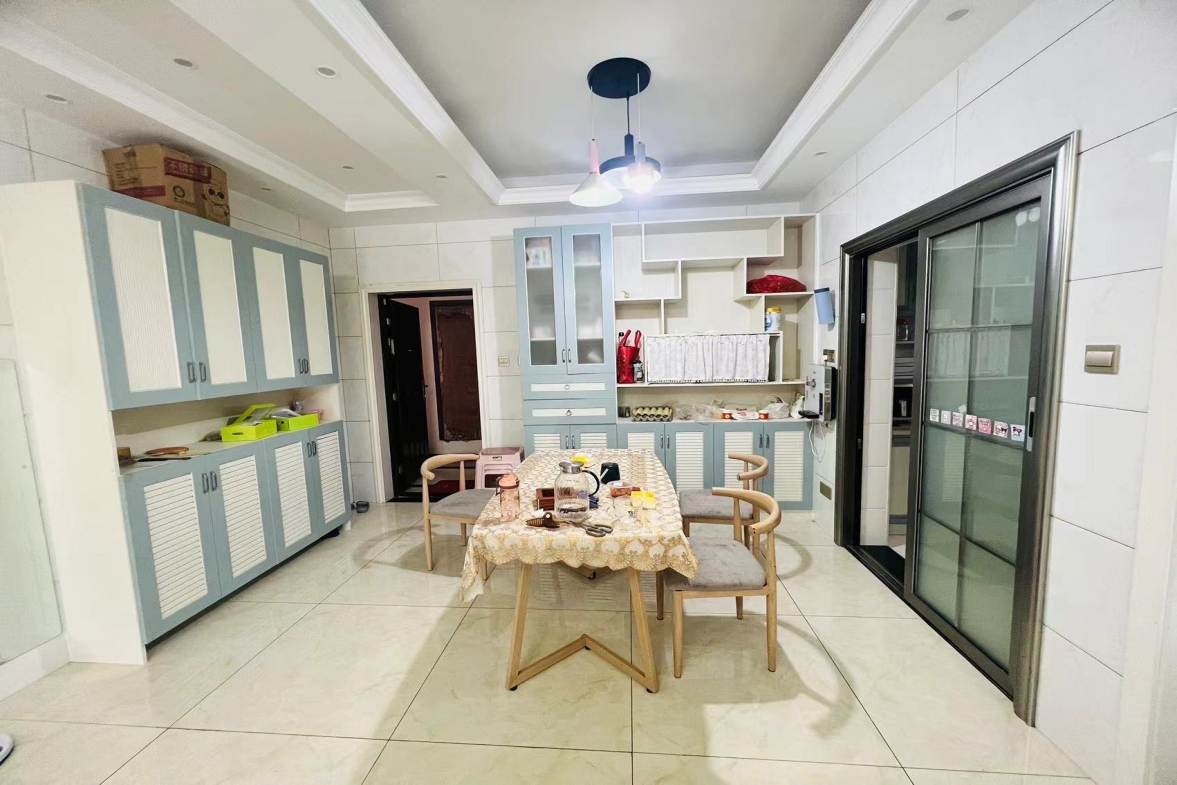 百弘学府城  3室2厅2卫    1800.0元/月室内图1