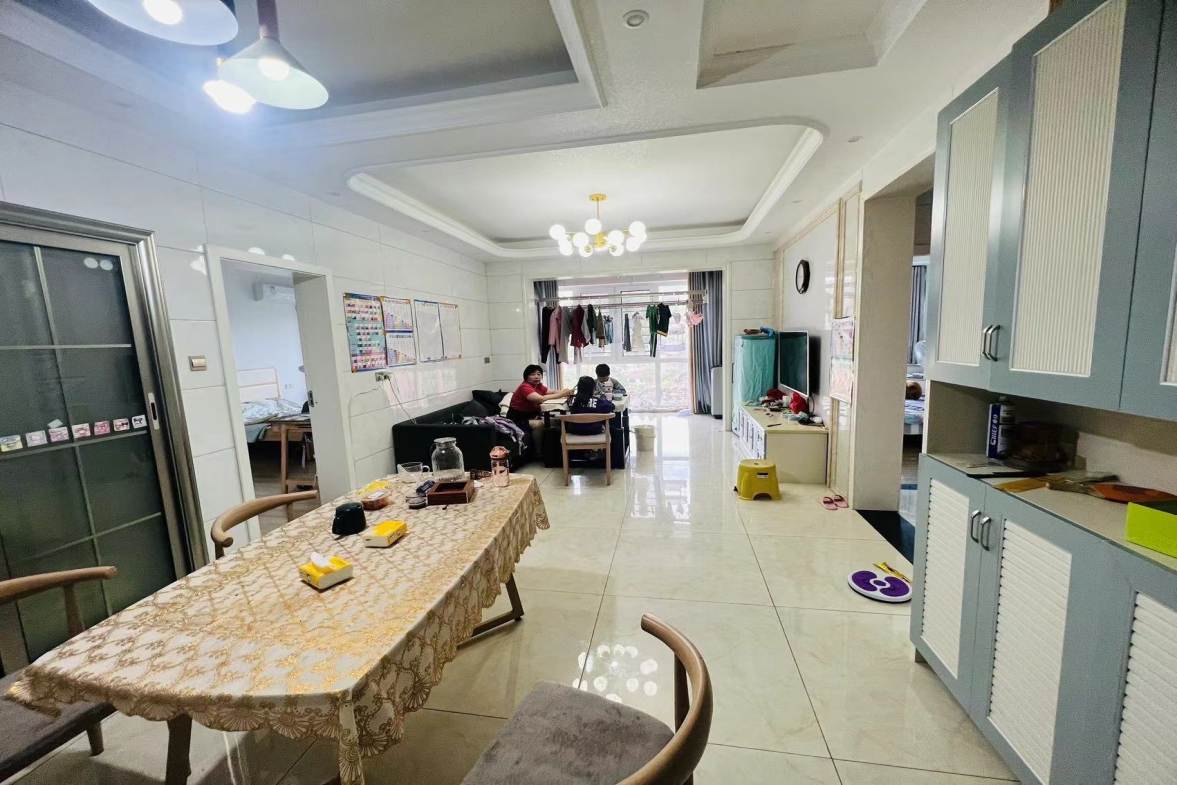 百弘学府城  3室2厅2卫    1800.0元/月室内图