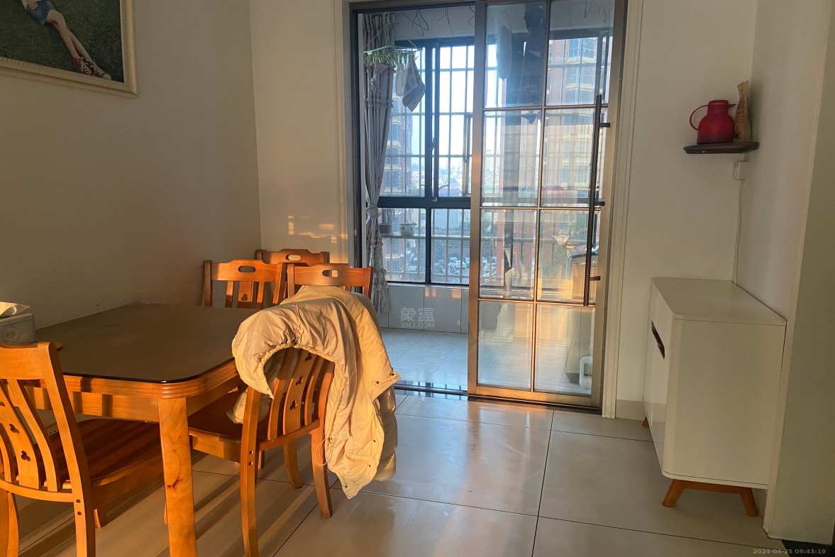 中央皇庭  3室2厅2卫    1800.0元/月室内图