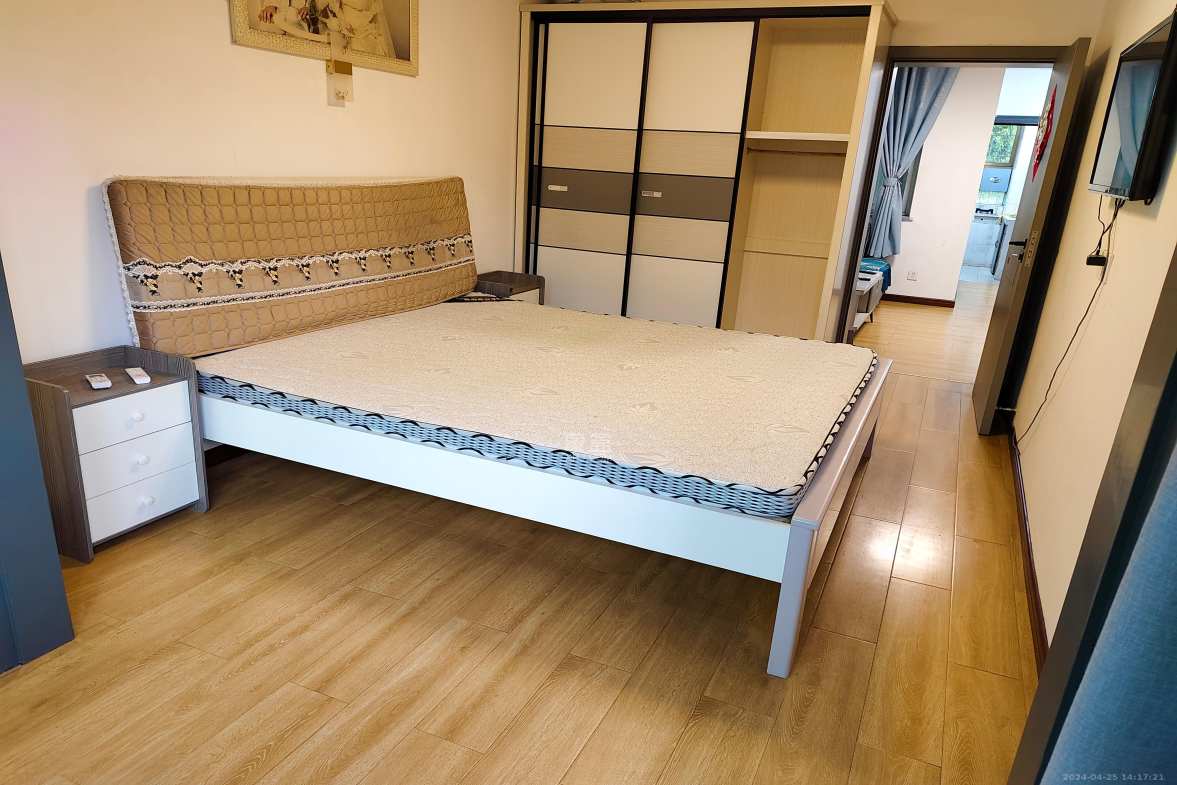 解放村  2室1厅1卫   22.80万客厅