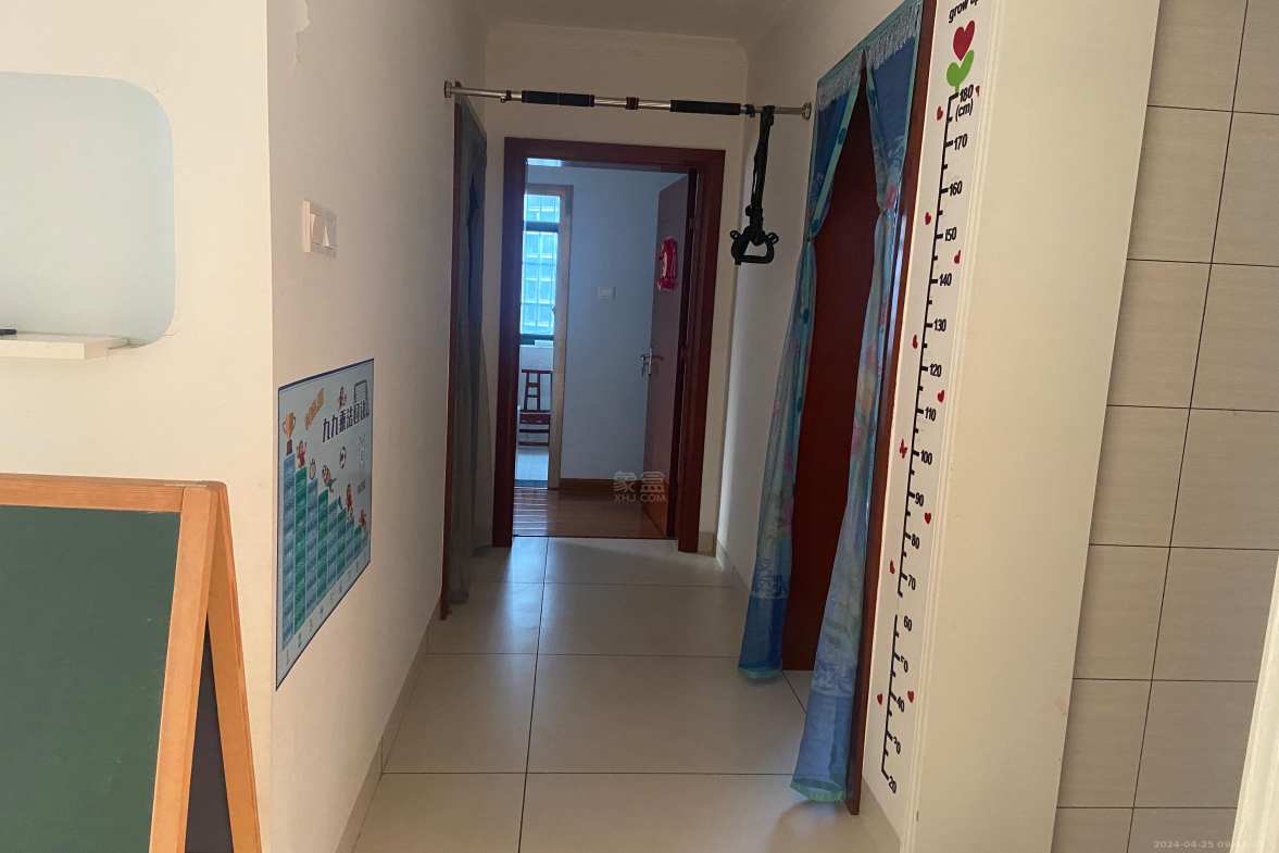 中央皇庭  3室2厅2卫    1800.0元/月室内图