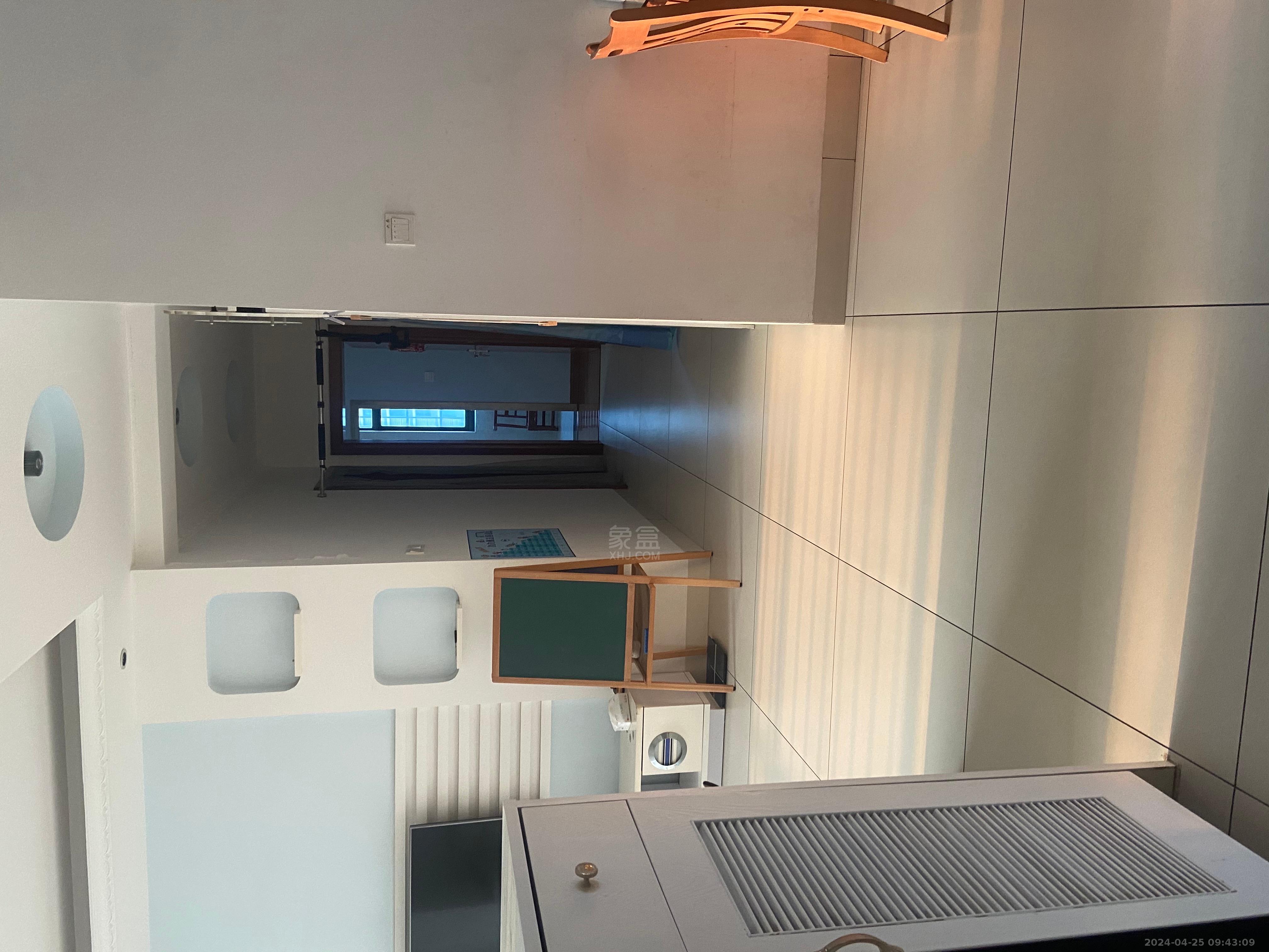 中央皇庭  3室2厅2卫    1800.0元/月