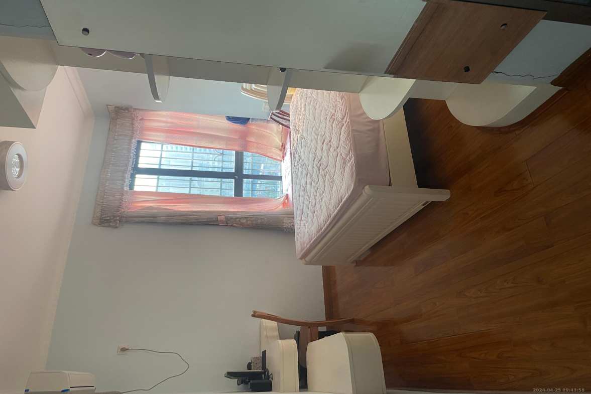 中央皇庭  3室2厅2卫    1800.0元/月室内图