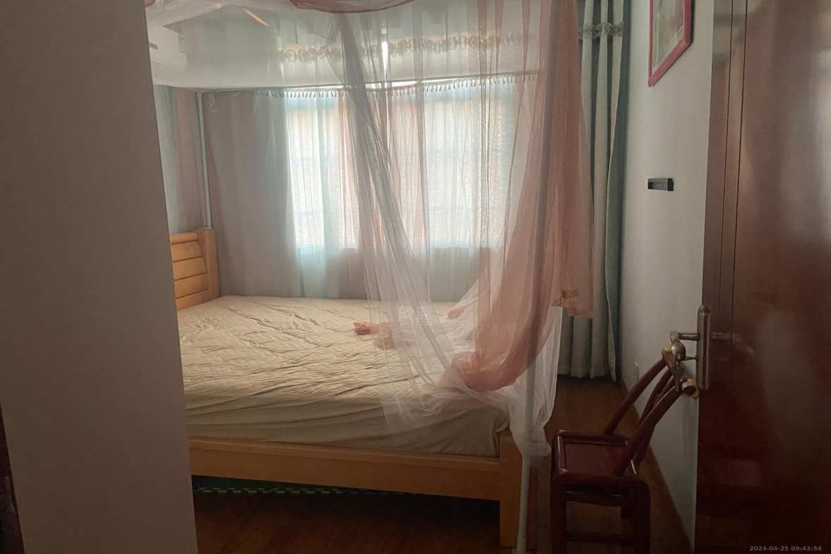 中央皇庭  3室2厅2卫    1800.0元/月室内图