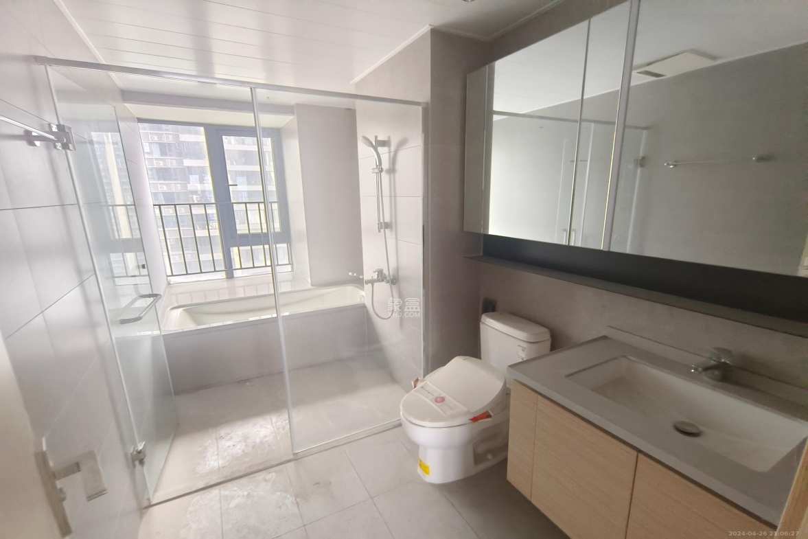 时代梅溪领峰  4室2厅3卫    4200.0元/月室内图