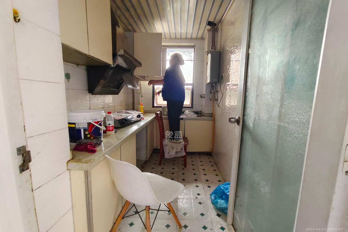 水岸天际（一期、二期）  2室2厅1卫    1800.0元/月室内图1