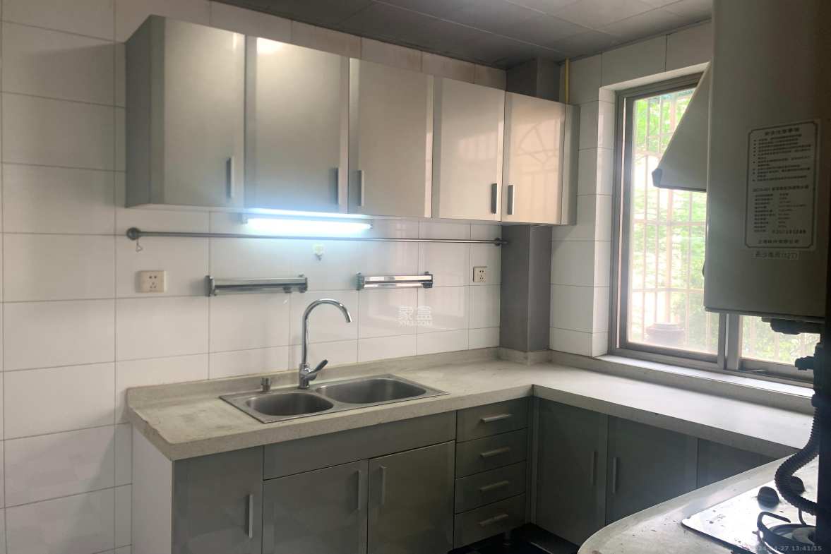 三湘小区  4室2厅2卫    3500.0元/月 三湘小区  4室2厅2卫    3500.0元/月室内图