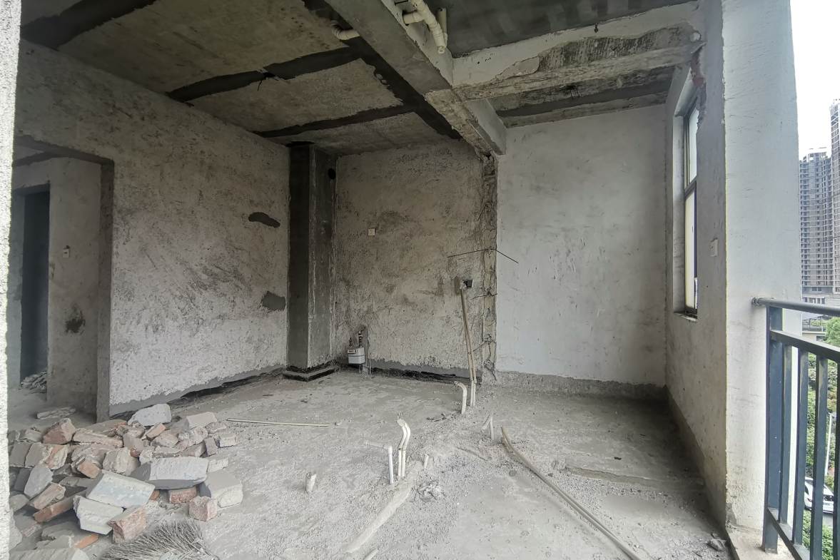 和兴苑(娄底市市场监督管理局)  5室2厅3卫    148.0万 和兴苑(娄底市市场监督管理局)  5室2厅3卫    148.0万客厅