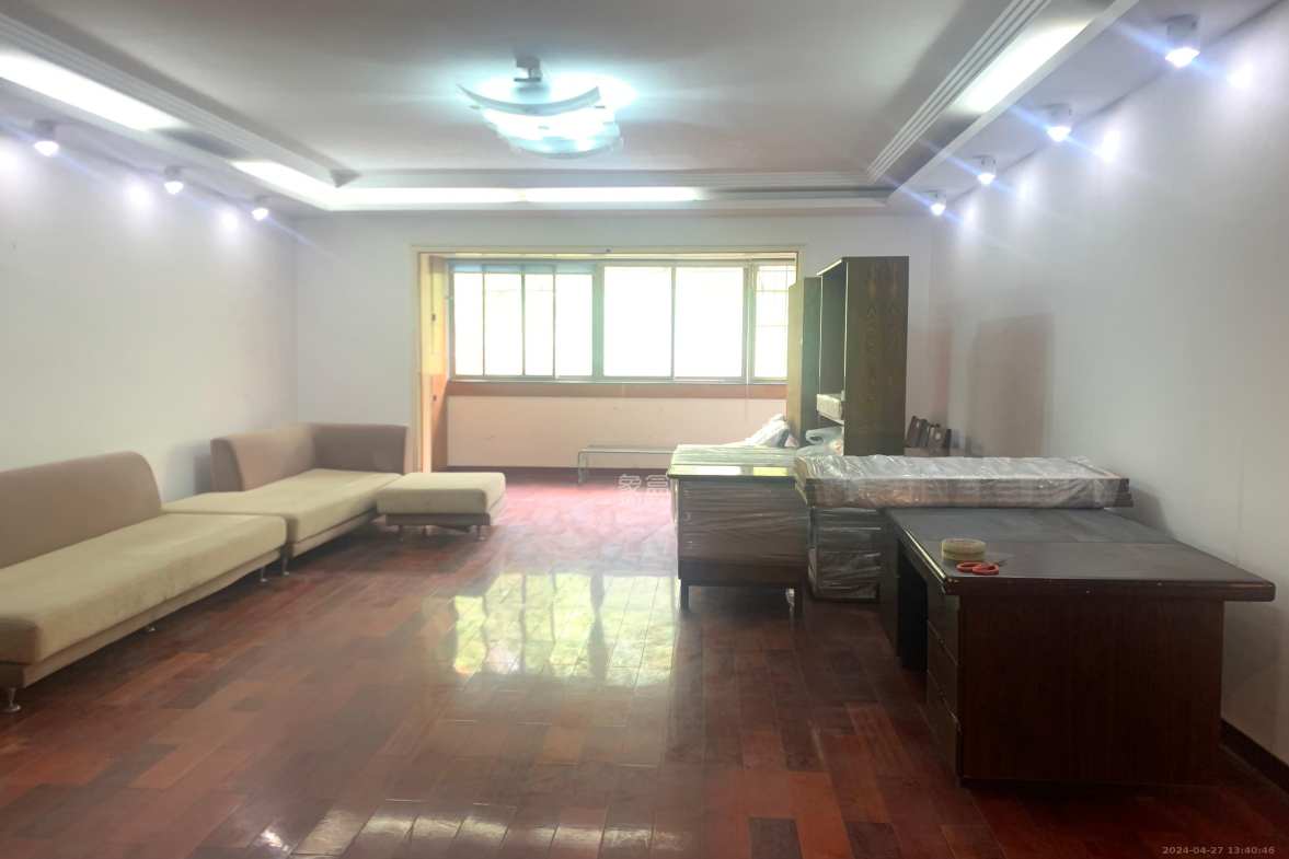 三湘小区  4室2厅2卫    3500.0元/月 三湘小区  4室2厅2卫    3500.0元/月室内图