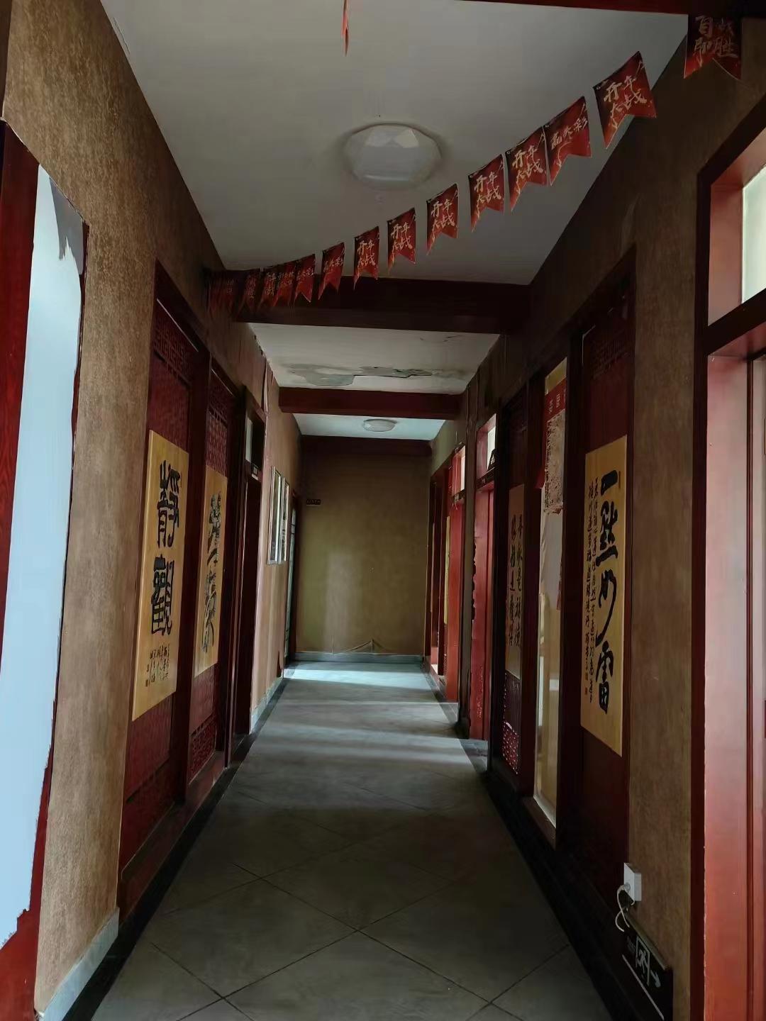 崇和中苑 4室2厅2卫 201.8万 崇和中苑 4室2厅2卫 201.8万客厅