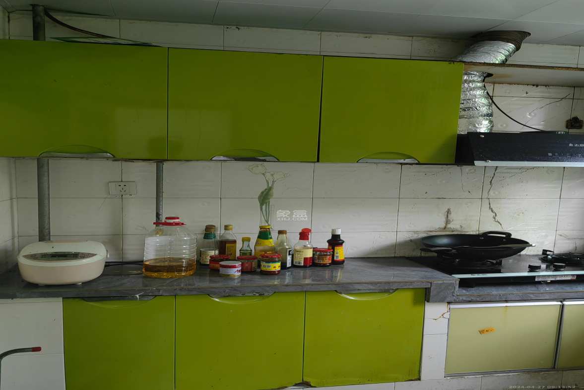 中南汽车世界 2室2厅1卫 1300.0元/月 中南汽车世界 2室2厅1卫 1300.0元/月室内图