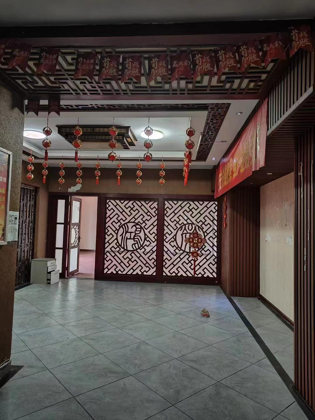 崇和中苑 4室2厅2卫 201.8万 崇和中苑 4室2厅2卫 201.8万客厅