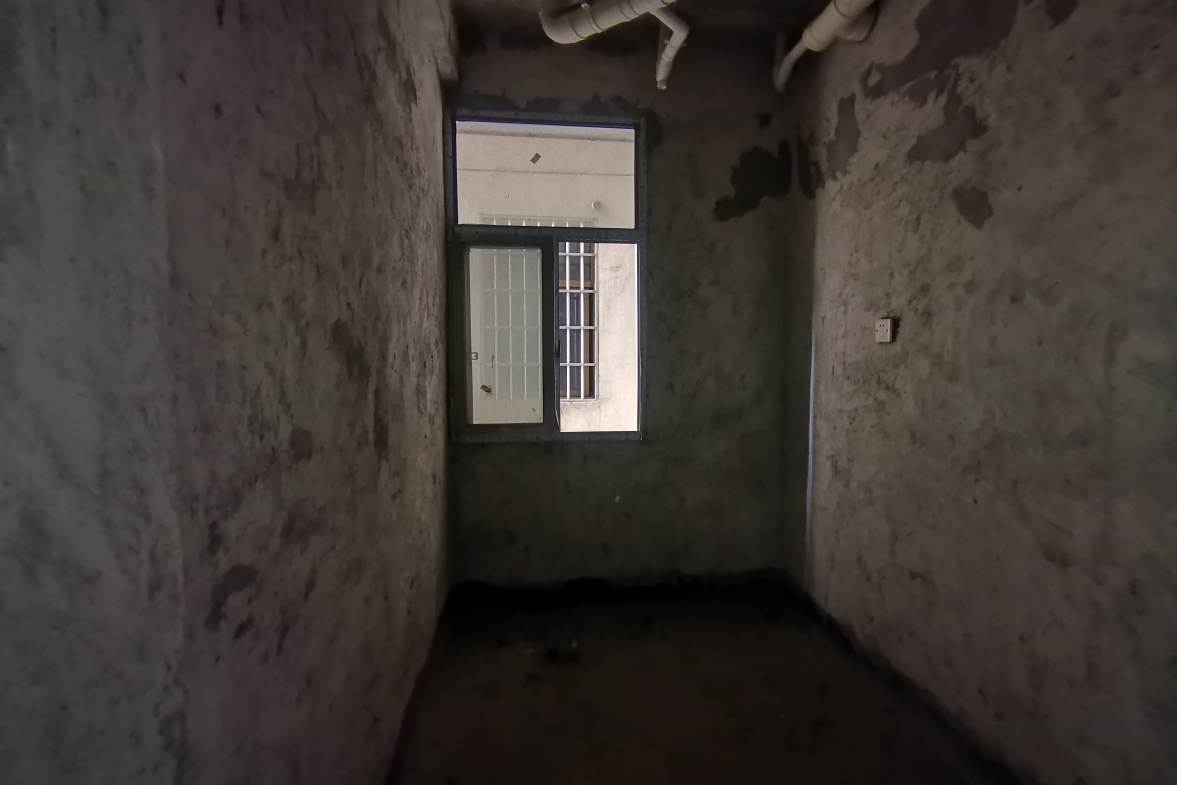 和兴苑(娄底市市场监督管理局)  5室2厅3卫    148.0万 和兴苑(娄底市市场监督管理局)  5室2厅3卫    148.0万客厅