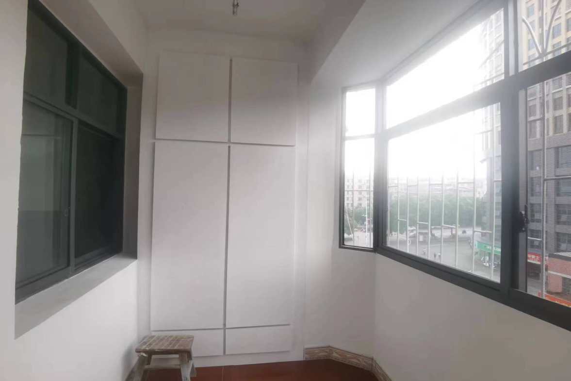 老街杂货市场  0室0厅0卫    36.8万 老街杂货市场  0室0厅0卫    36.8万客厅