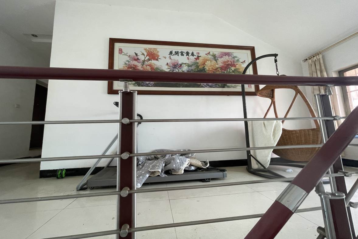 三中教师村  6室2厅3卫    79.8万客厅