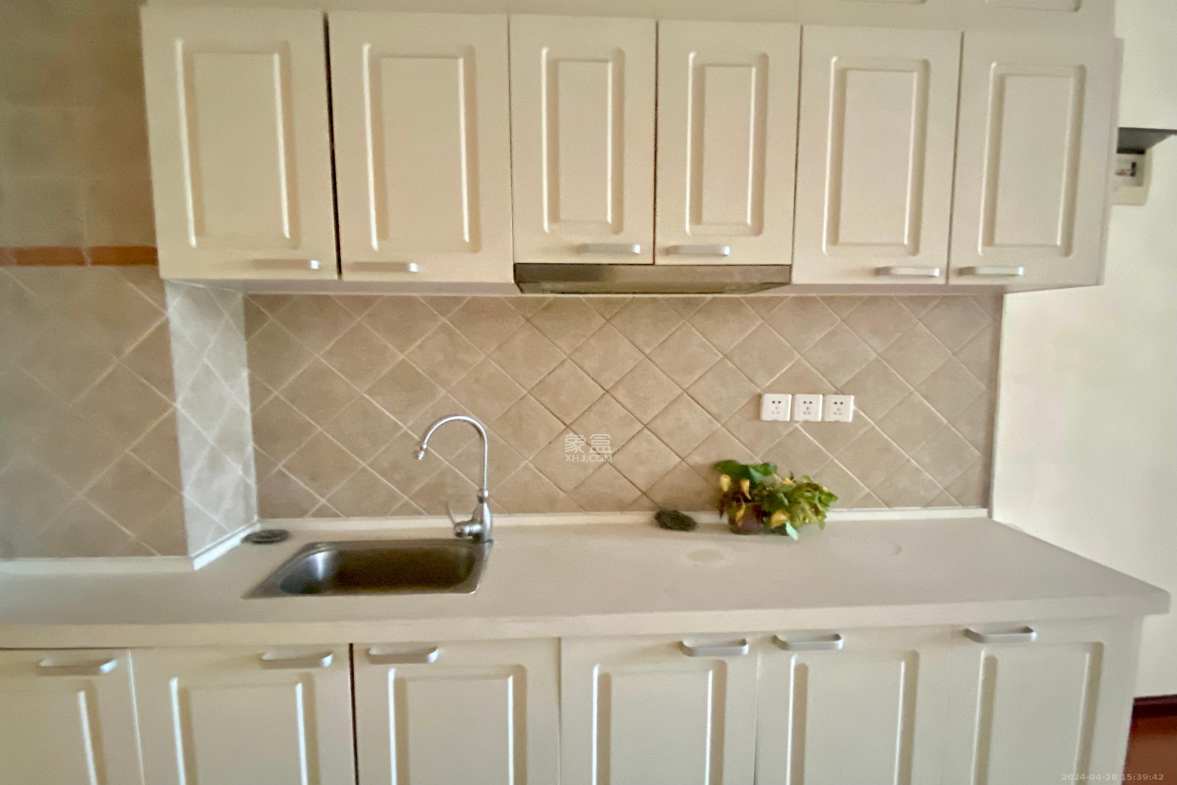 嘉斯茂购物广场(国中星城) 1室1厅1卫 1800.0元/月 嘉斯茂购物广场(国中星城) 1室1厅1卫 1800.0元/月室内图