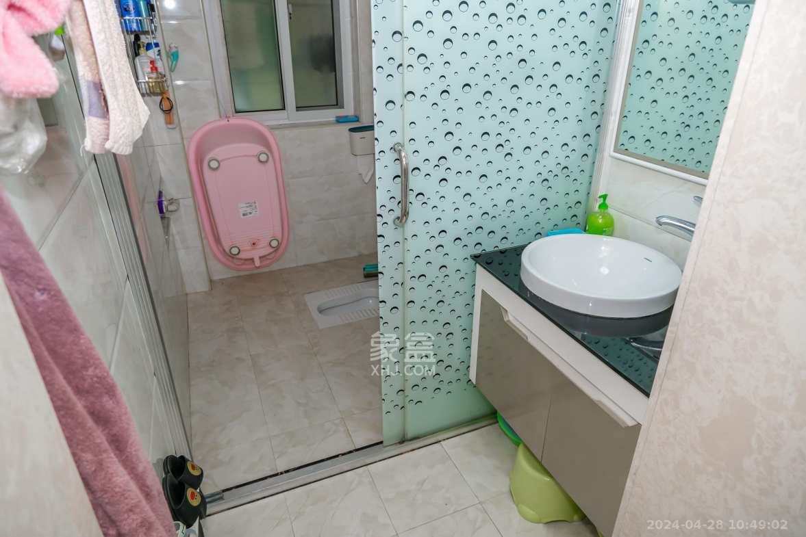 山水湾  3室2厅2卫   2200.00元/月室内图