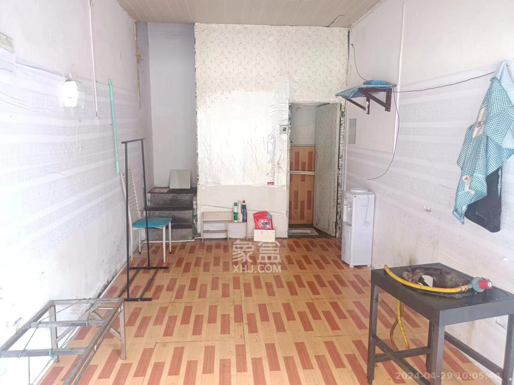 莲湖汽车饰品城（莲湖公寓）   18.0㎡      2000.0元/月室内图