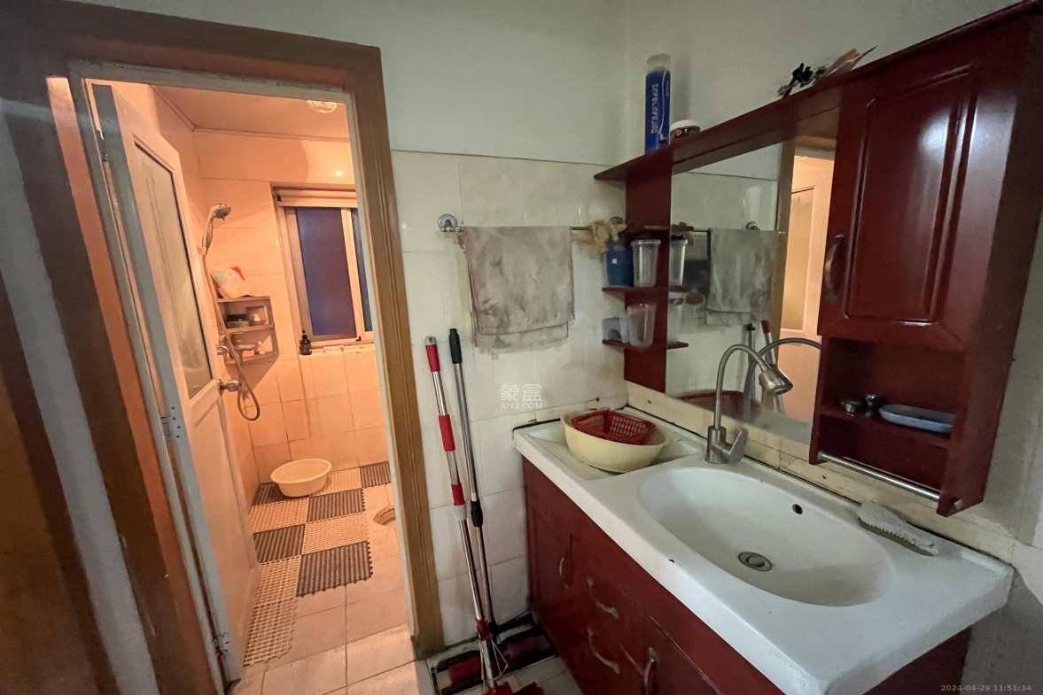 林苑小区  6室2厅2卫    800.0元/月 林苑小区  6室2厅2卫    800.0元/月室内图