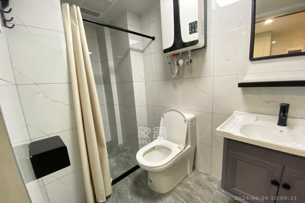 东盈商业广场(华泉城市广场)  1室1厅1卫    2300.0元/月 东盈商业广场(华泉城市广场)  1室1厅1卫    2300.0元/月室内图