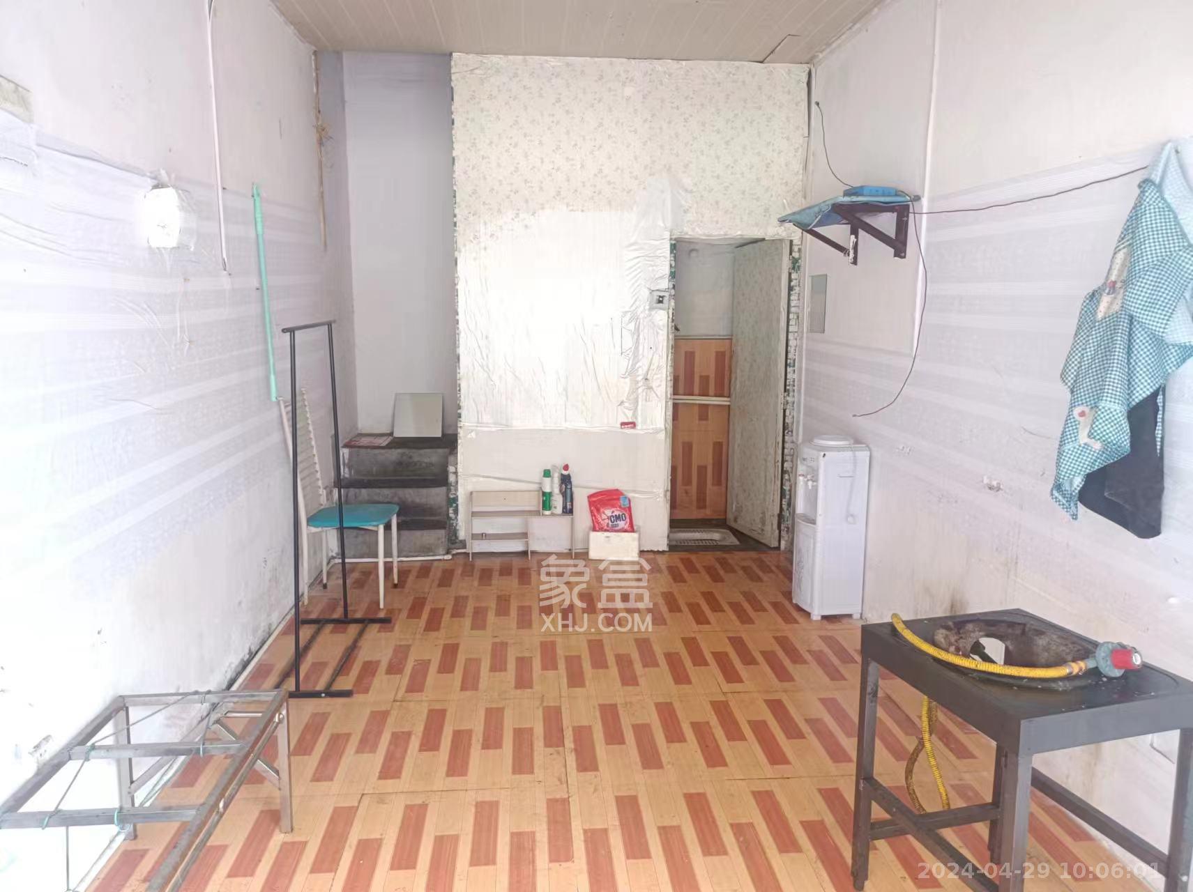 莲湖汽车饰品城（莲湖公寓）   18.0㎡      2000.0元/月室内图