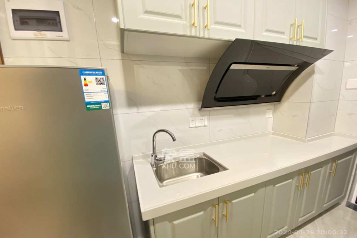 东盈商业广场(华泉城市广场)  1室1厅1卫    2300.0元/月 东盈商业广场(华泉城市广场)  1室1厅1卫    2300.0元/月室内图