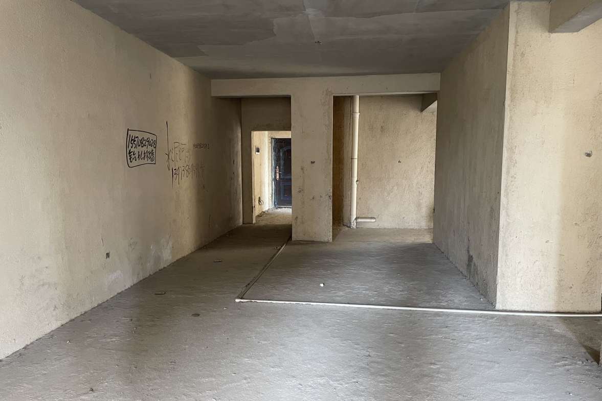 五洲锦城  4室2厅2卫    95.0万客厅