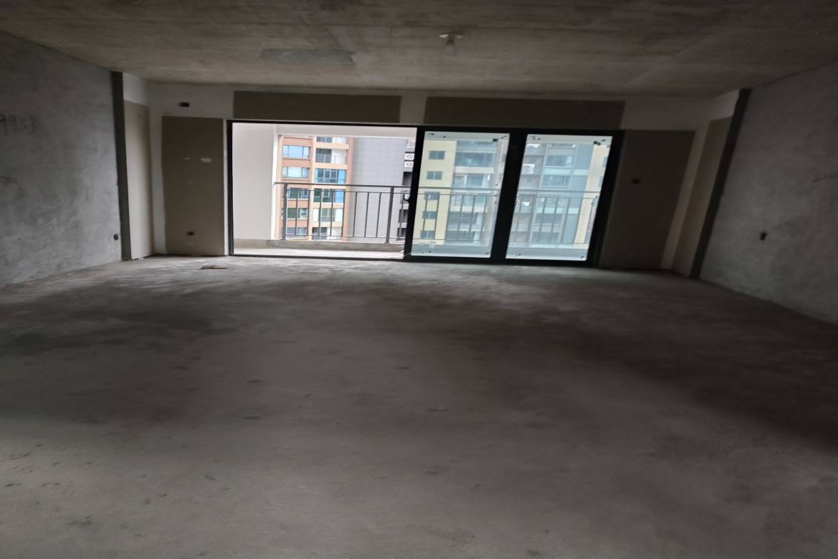 宁邦中心（二期公园里）  5室2厅3卫   118.00万客厅